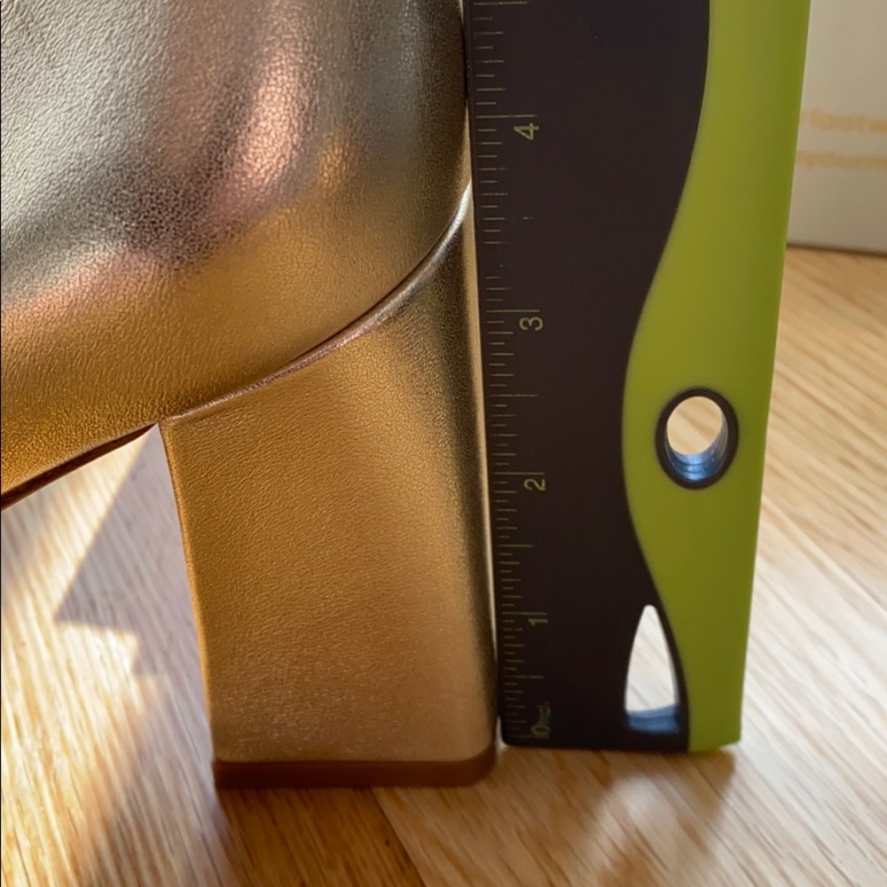 MARC FISHER POINTED GOLD METALLIC HIGH HEELS - Picture 10 of 10